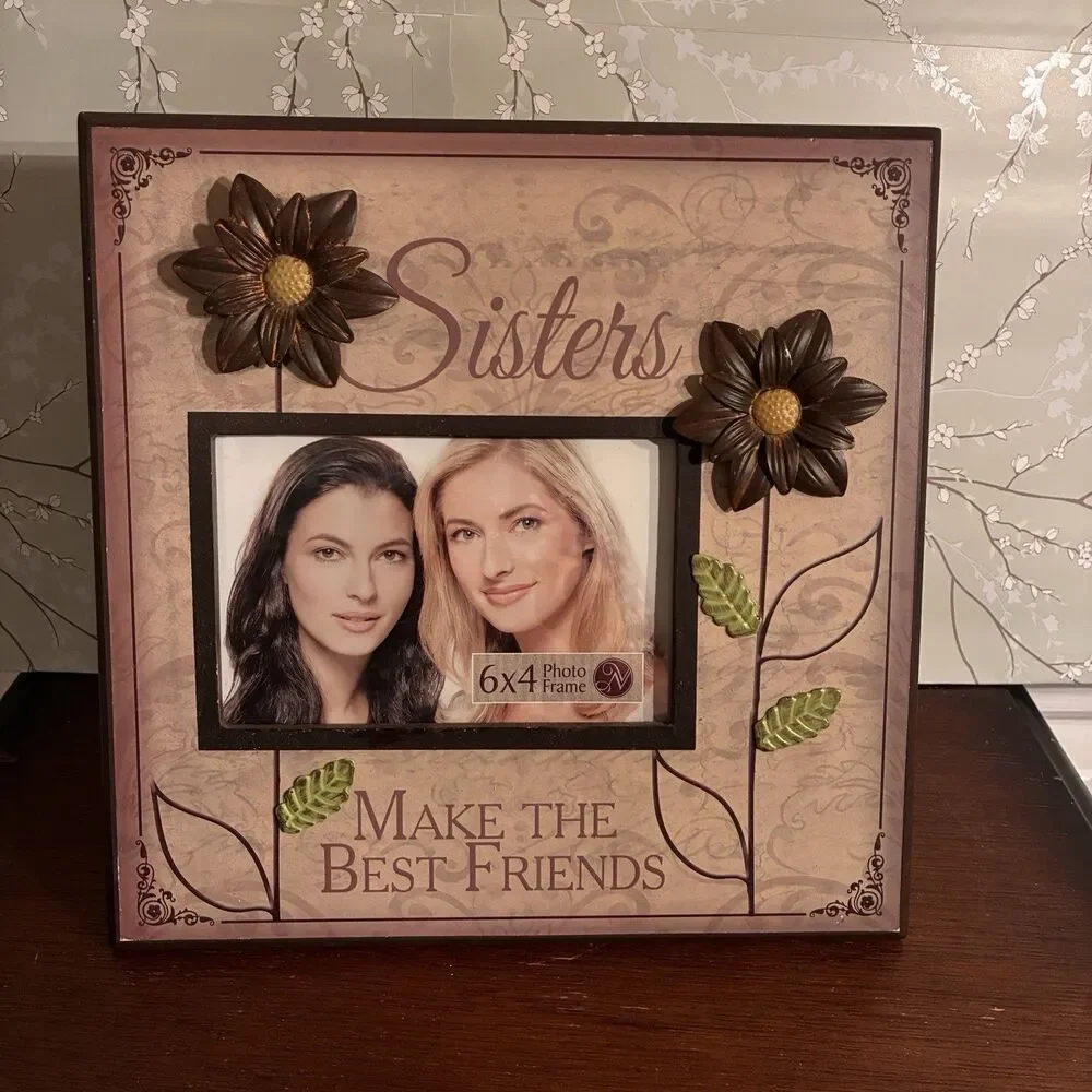 Picture Frame “SISTERS MAKE THE BEST FRIENDS” w/ Metal Flowers. 10”x10” Frame